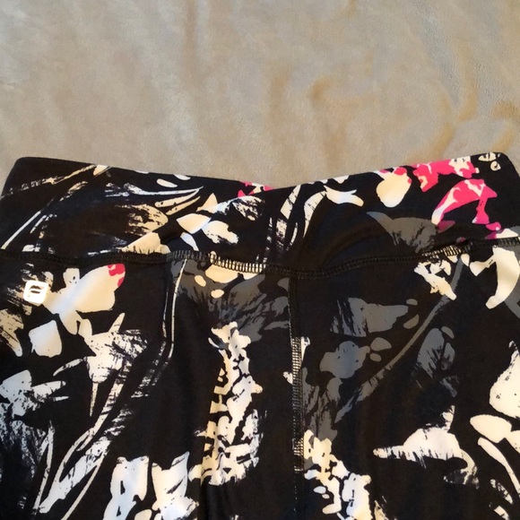 Fabletics Capri Leggings - Picture 4 of 5